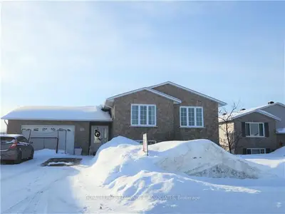 10 MORNING STAR Street, Petawawa, ON K8H 0A1