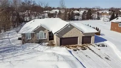 11 MALLARD Street, Laurentian Valley, ON K8A 8N9