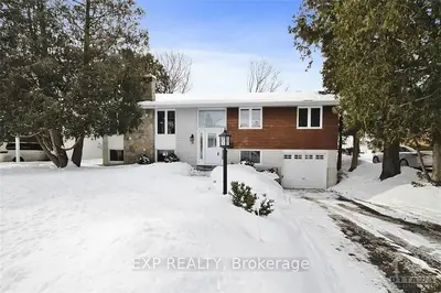 14 LAVINA Crescent, South of Baseline to Knoxdale, ON K2H 7P2