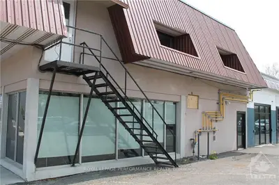 924 NOTRE DAME Street A, Russell, ON K0A 1W0