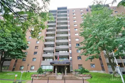 1100 AMBLESIDE Drive 1109, Woodroffe, ON K2B 8G6