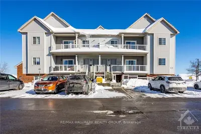 100 ARTESA J, Kanata, ON K2S 0J8