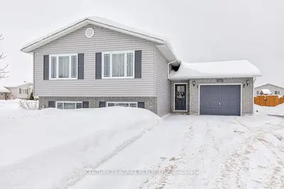 26 WINFIELD Street, Petawawa, ON K8H 0A2