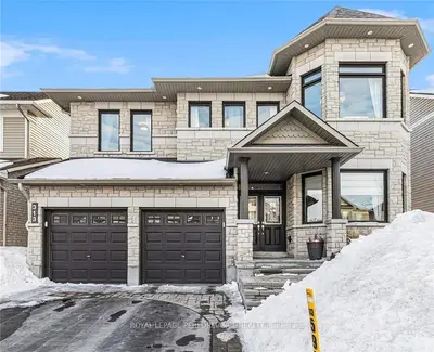 313 BRETTONWOOD Ridge, Kanata, ON K2T 0H8