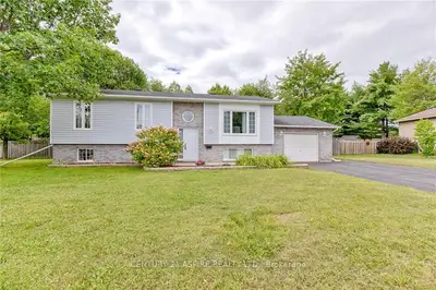 20 RAVENWOOD Crescent, Petawawa, ON K8H 3M9