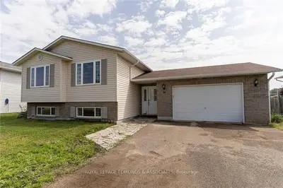 36 HIGHLAND PARK Drive, Petawawa, ON K8H 3S2