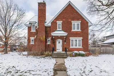 375 HINTON Avenue S, Dows Lake - Civic Hospital and Area, ON K1Y 1A7