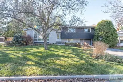 30 DICKSON Street, Qualicum - Bruce Farm - Greenbelt and Area, ON K2H 7H5