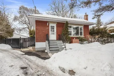 392 MARIA GORETTI Circle, Vanier and Kingsview Park, ON K1L 6S4