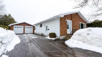 14 JOHN Street, Petawawa, ON K8H 1S4