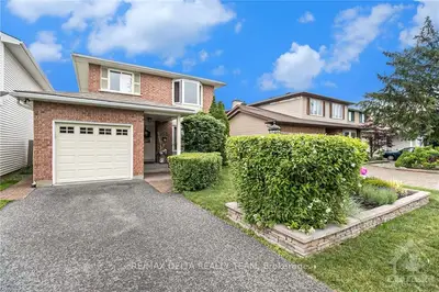 22 BEECHCLIFFE Street, South of Baseline to Knoxdale, ON K2G 4X2