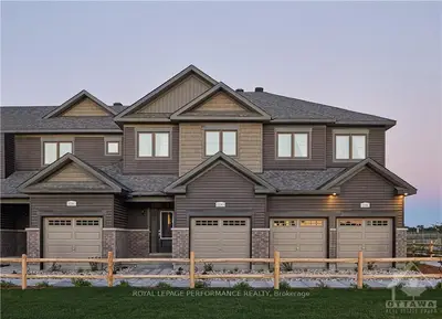 1025 KIJIK Crescent, Blossom Park - Airport and Area, ON K1X 0G9