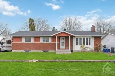 25 NEWHAVEN Street, South of Baseline to Knoxdale, ON K2G 0X7