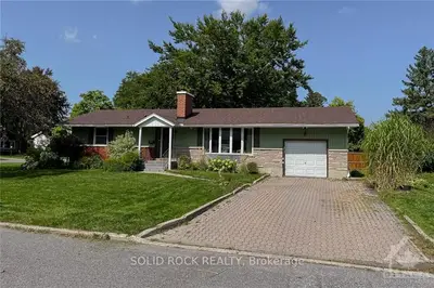 35 KIRKSTALL Avenue, South of Baseline to Knoxdale, ON K2G 0M2