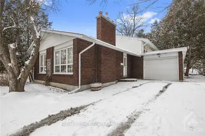 101 ABBEYHILL Drive, Kanata, ON K2L 1H3