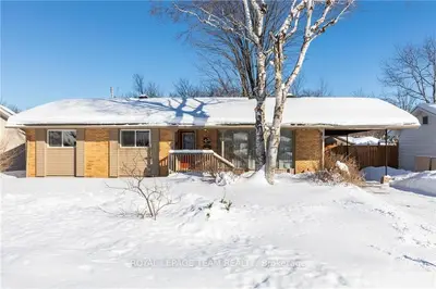 43 CHERRYWOOD Drive, Bells Corners and South to Fallowfield, ON K2H 6H1