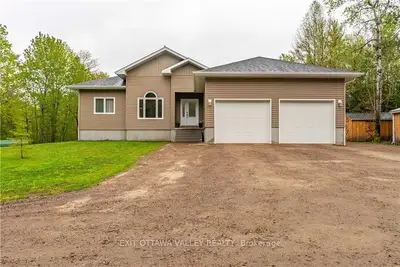 101 LAU-REN Road, Laurentian Hills, ON K0J 1P0