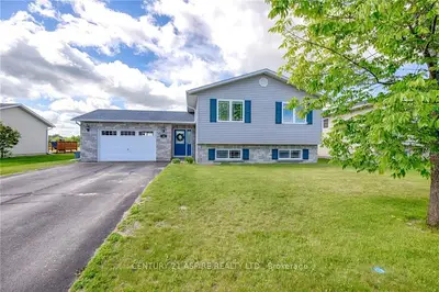 16 GREENVALE Crescent, Petawawa, ON K8H 3S2