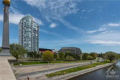 1035 BANK Street 2002, Glebe - Ottawa East and Area, ON K1S 5K3