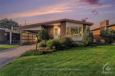 2532 YARMOUTH Crescent, Billings Bridge - Riverside Park and Area, ON K1V 6J8