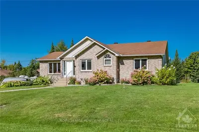 2326 LOOKOUT Drive, Orleans - Cumberland and Area, ON K4C 1C1