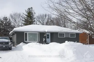 1144 MINNETONKA Drive B, Parkway Park - Queensway Terrace S and Area, ON K2C 2T9