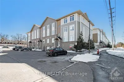 853 BLACKCOMB D, Elmvale Acres and Area, ON K1G 4E4