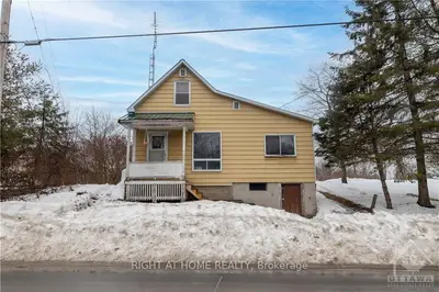 245 ELPHIN-MABERLY Road, Tay Valley, ON K0H 2B0