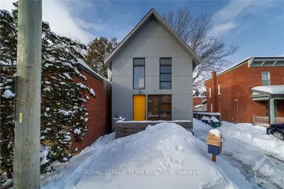 215 FLORA Street, Ottawa Centre, ON K1R 5R6