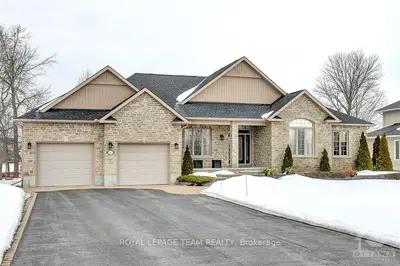 6802 SUNCREST Drive, Greely - Metcalfe - Osgoode - Vernon and Area, ON K4P 0B2