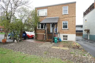 197 DES PERES BLANCS Avenue, Vanier and Kingsview Park, ON K1L 7M2