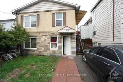 195 Des Peres Blancs Avenue, Vanier And Kingsview Park, On K1l 7m2