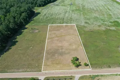 00 BERTS Road, Whitewater Region, ON K0J 1Y0