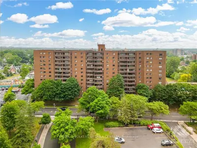 1100 AMBLESIDE Drive 706, Woodroffe, ON K2B 8G6