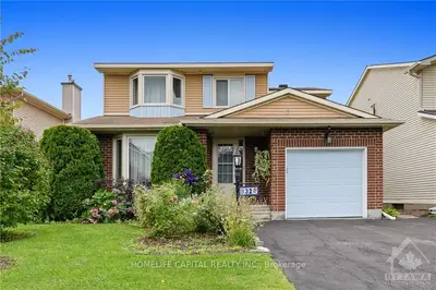32 MEADOW GLADE Gardens, South of Baseline to Knoxdale, ON K2G 5J4