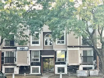 240 FENERTY Court 8, Kanata, ON K2L 3A7