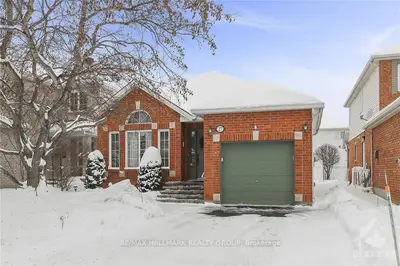 27 Upwood Street, Hunt Club - South Keys And Area, On K1t 3y5