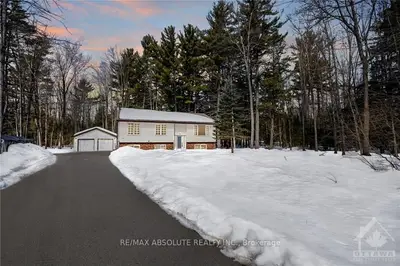 1049 BUCKHAMS BAY Road, Constance Bay - Dunrobin - Kilmaurs - Woodlawn, ON K0A 3M0
