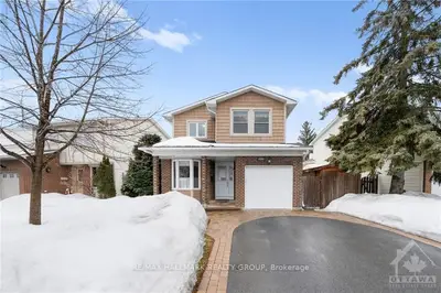 6380 St Louis Drive, Orleans - Convent Glen and Area, ON K1C 2Y1