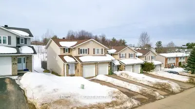 18 NORTHBROOK Road, Petawawa, ON K8H 3N4
