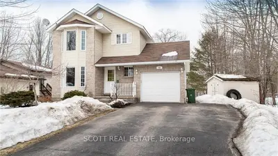 23 EARL Street, Petawawa, ON K8H 3M4