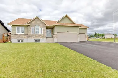 1044 BUTLER Boulevard, Petawawa, ON K8H 0C2