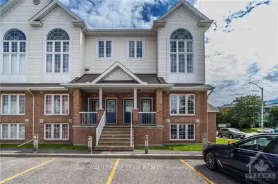300 WIFFEN, Bells Corners and South to Fallowfield, ON K2H 1G3