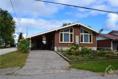 30 MORTON Street, Whitewater Region, ON K0J 1K0