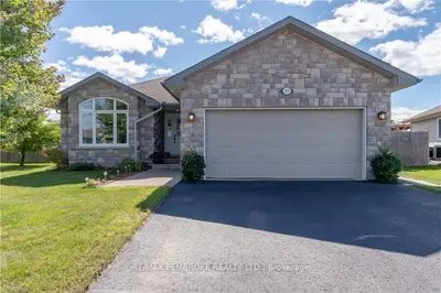 527 TURNING STONE Crescent, Petawawa, ON K8H 0B3