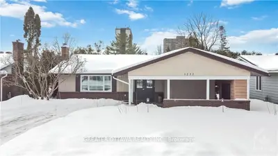1237 PEBBLE Road, Hunt Club - South Keys and Area, ON K1V 7S1