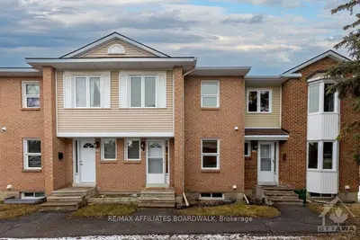 22 CASTLEBROOK Lane E, South of Baseline to Knoxdale, ON K2G 5E4