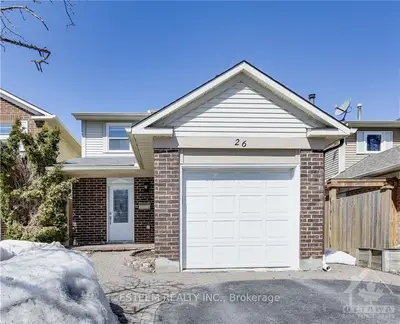 26 FORBES Avenue, Kanata, ON K2L 2L8