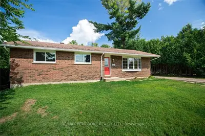 10 ALGONQUIN Street, Petawawa, ON K8H 2A9