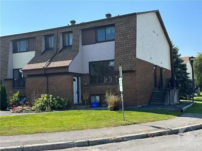 10 WOODVALE B, South of Baseline to Knoxdale, ON K2G 4H4